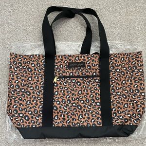 *BRAND NEW* Logan and Lenora large beach tote